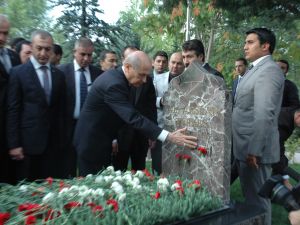 Mhp Genel Başkanı Bahçeli, Bayram Namazını Gazi Merkez Camii’nde Kıldı