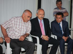 Kılıçdaroğlu, Şehit Evine Taziye Ziyaretinde Bulundu (2)