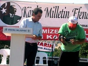 Chpli Vekil Konuşurken Mikrofonun Pili Bitti