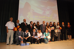 BİR BAHAR AKŞAMI ŞİİRE DOYDUK