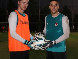 Mersin İdman Yurdunun İki Kalecisi Dünya Kupası Elemelerinde Rakip Oldu