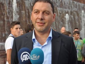 Turnuva Öncesi Buz Hokeyi Sporcularından Yürüyüş