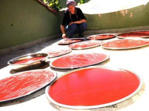 Evlerde Domates Salçası Yapımı Başladı