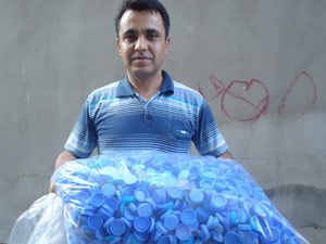 Pazarcı Esnafının Mavi Kapak Seferberliği