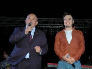 Mustafa Ceceli, Çandarlı Festivalinde Sahne Aldı