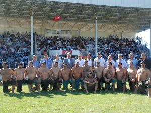 Geleneksel Sinop Karakucak Güreşleri Nefes Kesti