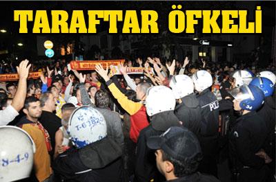Galatasaray Yönetimini İstifaya Çağırdılar