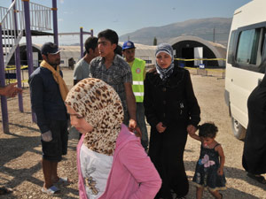 Mülteciler Çadır Kente Yerleştiriliyor