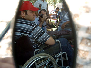 Engelliler İçin Mutluluğun Fotoğrafını Çekiyorlar