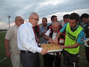 Rize Valisi Çakırdan Çaykur Rizespora Destek Ziyareti