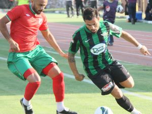 Akhisar Belediyespor, Karşıyakayı 3-0 Yendi