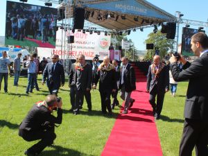 Bahçelinin Ayağı Halıya Katıldı