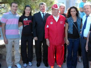 Olimpiyat Yıldızları Aslı Çakır Alptekin Ve Nevin Yanıt İsmail Akçay İle Buluştu