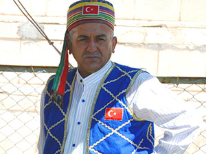 Sesiyle Güreşlere Renk Katıyor 