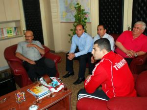Dünya Şampiyonundan Başkan Vekili Göksel’e Ziyaret