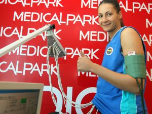 Anastasiya Ve Nevin Sağlık Kontrolünden Geçti