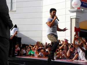 Yusuf Güney, Salihli’de Hayranlarıyla Buluştu