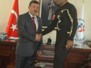 Patenci Adam İzmir’de