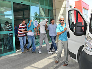 El Bombaları Polisin Uygulamasına Takıldı 