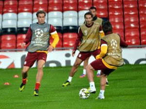 Galatasaray Son İdmanını Old Trafford’da Yaptı