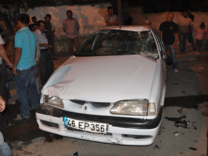 Önce Duvara Sonra Araçlara Vurdu