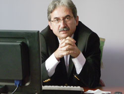 Siyasete Seçmende Ağırlığını Koymalıdır