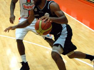 Tübat Turnuvası Banvit Galibiyeti İle Başladı