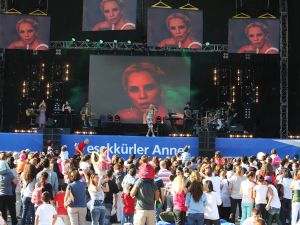 Sertap Erener Annelere Konser Verdi