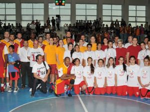 Galatasaray Basketbol Takımından Depremzedelere Özel Gösteri