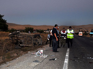 Yolcu Otobüsü Park Halindeki Araca Çarptı
