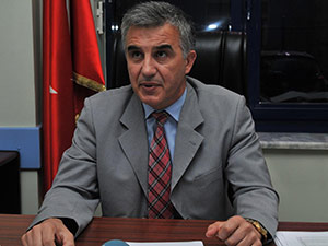 Şizofren Kardeş Doktor Ağabeyinin Boğazını Kesti