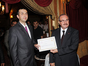 Gönüllü Öğretmenlere Başarı Belgesi Verildi