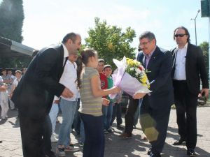 Bakan Şahinden Namaza Koşan Gençlere Bisiklet