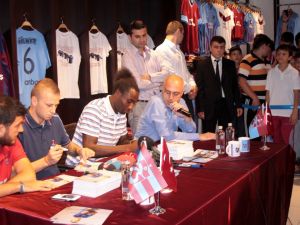 Sapara Ve Sol Bamba Ts Club Mağazası Açılışına Katıldı