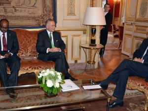 İit Genel Sekreteri İhsanoğlu, Fransa Dışişleri Bakanı Fabıus İle Görüştü