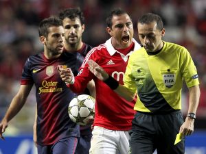 Cüneyt Çakır Benfica-barcelona Maçını Yönetti