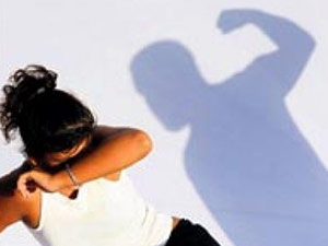 Eşini Darp Edip, 4 Aylık Bebeğini Yere Fırlattı