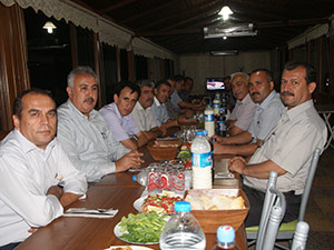 Daire Amirleriyle Kaynaşma Yemeği Yendi