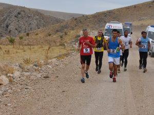 170 Kilometreyi 20 Saatte Koşacaklar