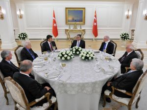 Cumhurbaşkanı Gül, Çankaya Sofrası’nda Öğretim Üyelerini Ağırladı