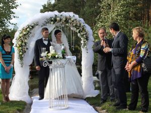 Bakan Günaydan Ukraynalı Çifte Bir Haftalık Tatil Hediyesi