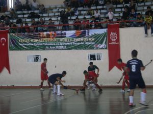 Hokeyciler Fıstık Kupası İçin Mücadele Ettiler