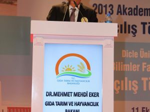 Bakan Eker, Dicle Üniversitesi’nin Akademik Yılı Açılışına Katıldı