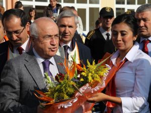 Tbmm Başkanı Çiçek’ten Siyasetçilere “kavga” Eleştirisi