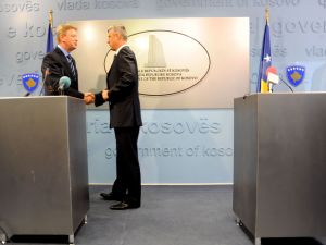 Füle: Kosovanın Ab Ortaklık Anlaşması İçin Sırbistanla Diyaloğu Şart Değil