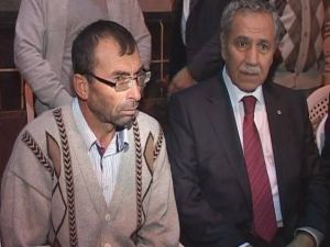 Arınç, Şehit Ailesini Ziyaret Etti