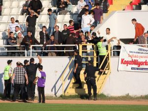 Kastamonuspor Taraftarı Hakeme Saldırdı