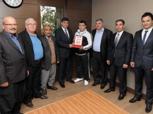 Milli Güreşçiye Başkan Fadıloğlu Sahip Çıktı