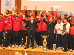 İşitme Engelli Sporcular Bakan Kılıç’tan Destek İstedi