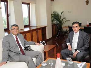 Aşık Üniversitede